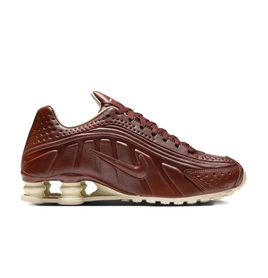 Nike Shox R4 Brown Snake - high-performance athletic footwear in Brown with advanced cushioning